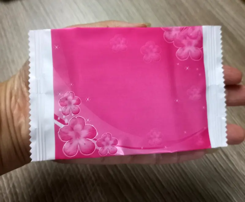 500 cái khăn lạnh, khăn ưởt mini màu hồng 4