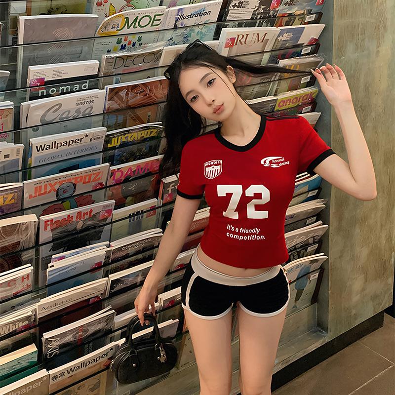 2026 Crop Top Atasan Wanita Korean Kaos Wanita Vintage Amerika Sporty Lengan Pendek Leher V Pas Badan 2026 Crop Top Atasan Wanita Korean Kaos Wanita Vintage Amerika Sporty Lengan Pendek Leher V Pas Badan