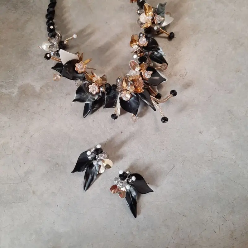 ADHA NECKLACE & EARRINGS /Handmade Beads Necklace and Earrings / Kalung Anting Manik Mute Cantik / Kalung Hijab Friendly / Kalung handmade / Kalung Kristal Ceko / Daily & Special Events Necklace 2
