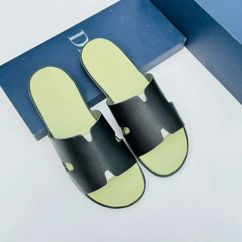 Dép lê thời trang quai ngang Kem đế đen mới. Hàng NAHADO có sẵn đủ size 5