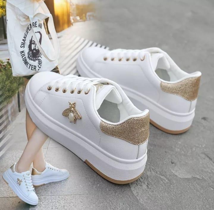 Shoestea. Sepatu Sneakers Wanita Preasi lebah Terbaru Dua Warna Aneka Ukuran untuk Wanita 37-40 Casual 0