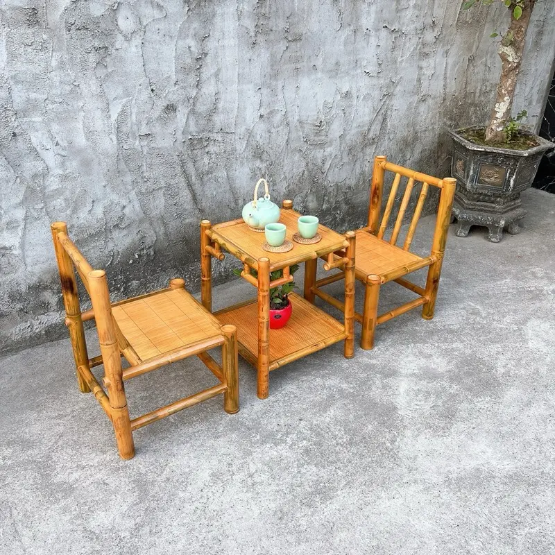 Bộ bàn trà 2 ghế bằng tre, thiết kế ghế dựa lưng, nhỏ gọn phù hợp không gian sân vườn , góc nhà hoặc hiên nhà. 1 bộ gồm bàn và 2 ghế 0