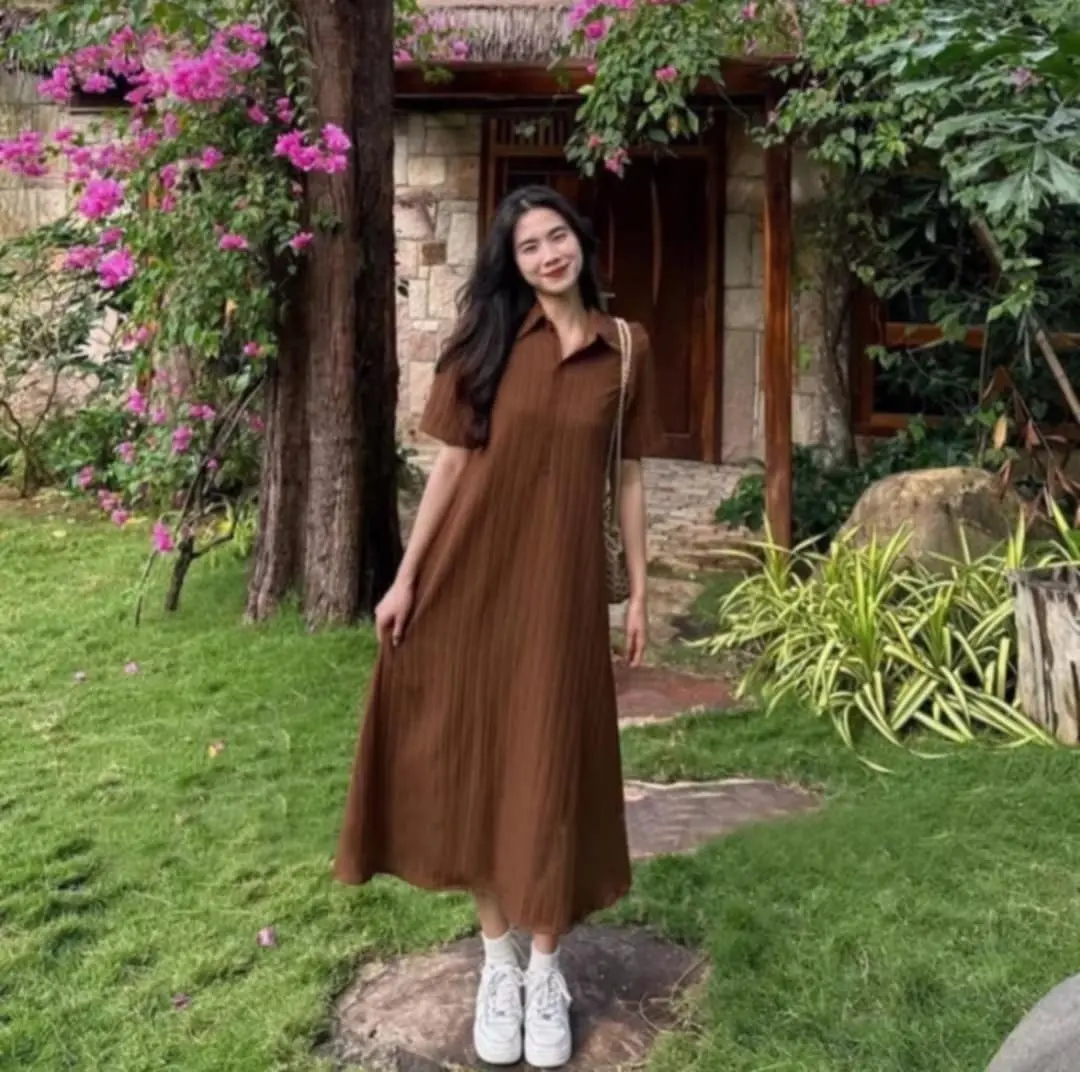 Đầm Suông Cổ Sơ Mi Chất Đũi Gân Xoè Nhẹ Nhàng Thanh Lịch