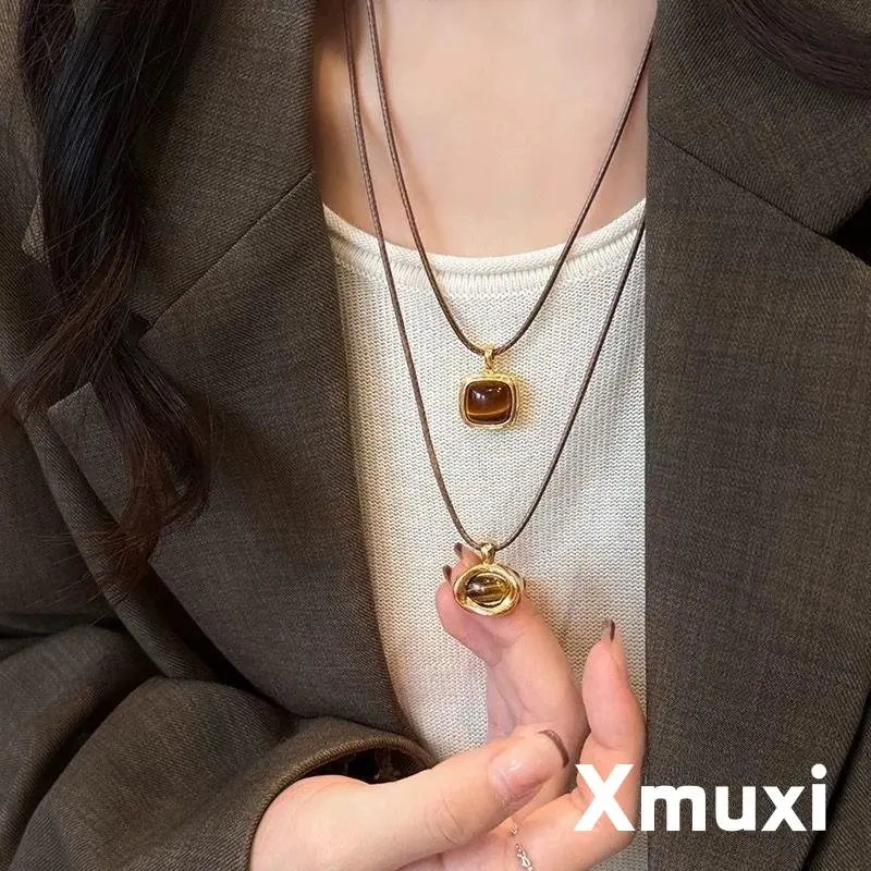 [Xmuxi] Kalung Tali Kulit Coklat Tua dengan Liontin Batu Mata Harimau Kotak Berbingkai Emas Dapat Disesuaikan Panjangnya Desain Alami yang Elegan dan Serbaguna Z161