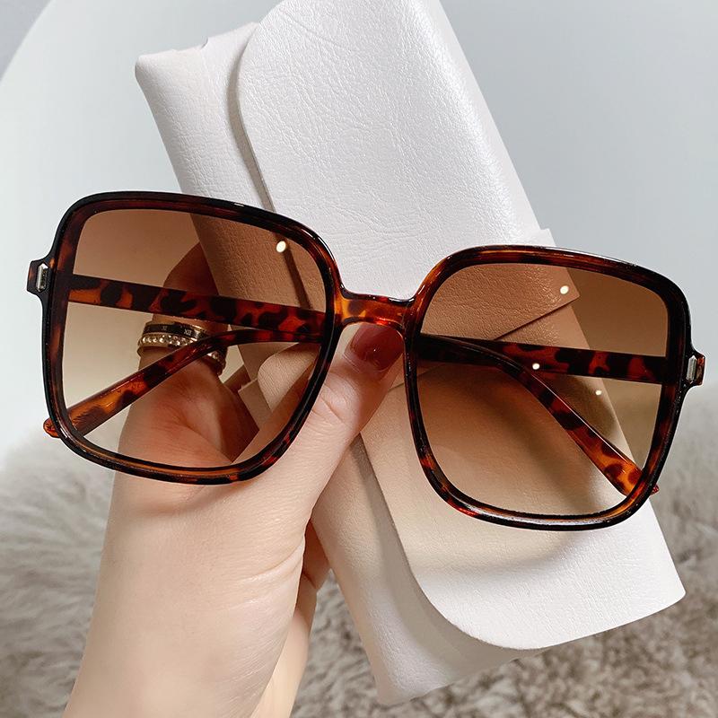 Product Introduction of Men Women Trendy All-match Gradient Color Goggles Glasses UV380 Square Sunglasses Classic Fashion Sun Glasses For Unisex Eyewear 31