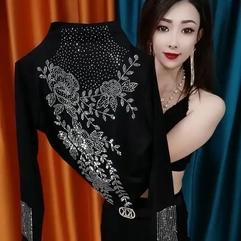 Áo Lớp Nền Co Giãn, Áo Dài Tay, Thêu Nặng, Khoan Nóng, Mỏng Vừa Vặn, Giấu Kín, Ấm Áp Và Bó Sát, Phong Cách Phương Tây, Có Thể Mặc Ngoài Trời, Đồ Lót, Thích Hợp Cho Mùa Thu Và Mùa Đông, Hơn 1200 Người Trong Một Tuần, Năm 2025