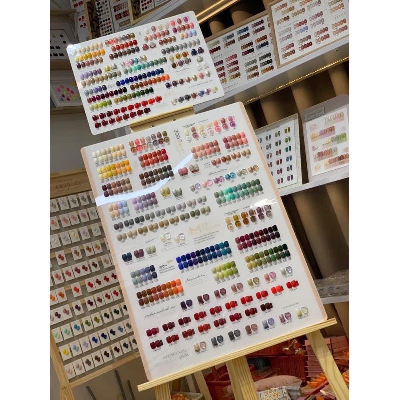 Sét 200 màu Minayin chính hãng , Tặng kèm 2 bảng màu bass top kèm kệ gỗ trưng bày bảng màu , dung tích chai Sơn 15ml , Chất sơn đặc mượt chính hãng , Sét hội tụ đầy đủ tông màu nhũ , thạch.. dung tích chai 15ml, dùng trong ngành nail Nữ Women