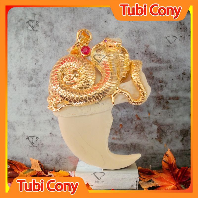 Mặt dây chuyền nanh giả ngà chạm rắn Tuổi Tỵ mạ vàng rất ngầu M16424-212-DX2 Tubi Cony