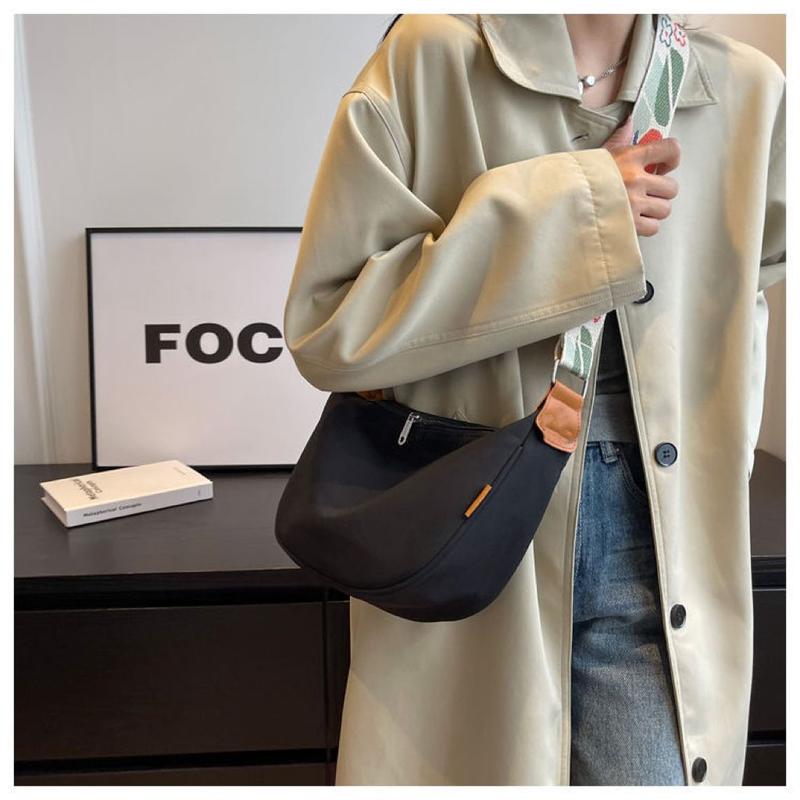 Product Introduction of Ethnic Style Messenger Bag Underarm Bag Selenodont Bag Dumpling Bag Large Capacity Japanese and Korean Style 2024 New Casual 9