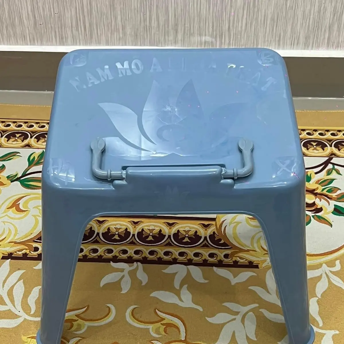 Kệ nhựa đọc kinh