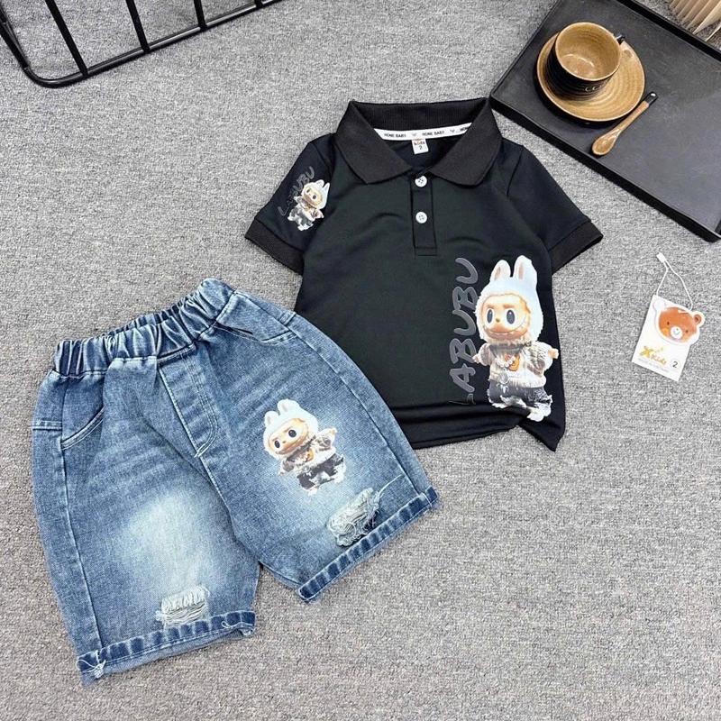 10-30kg- Bộ quần jean đùi áo thun cộc tay màu đỏ - sét áo thun polo quần short jean hình labubu set bé 6