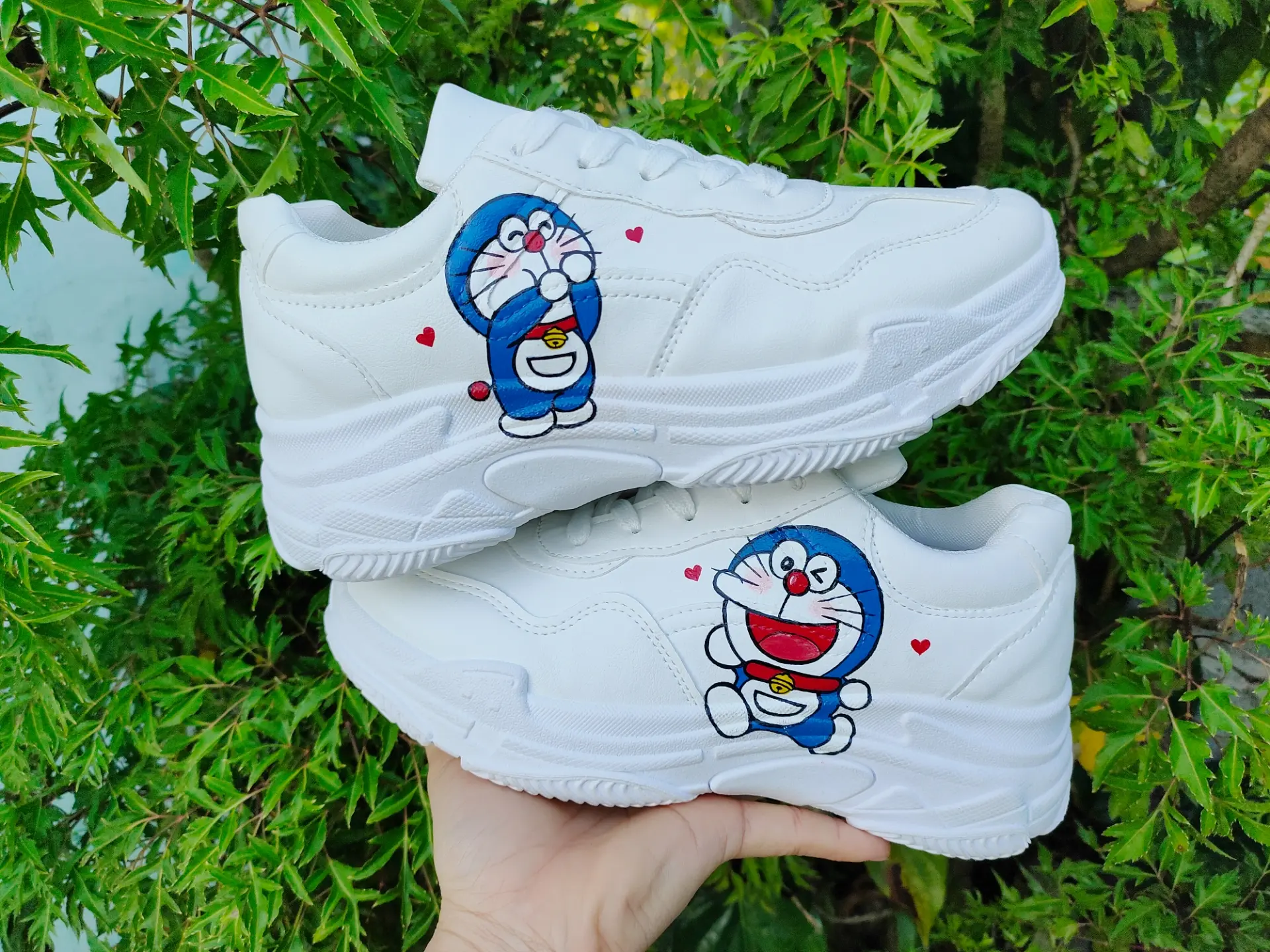 Giày vẽ tay Doraemon
