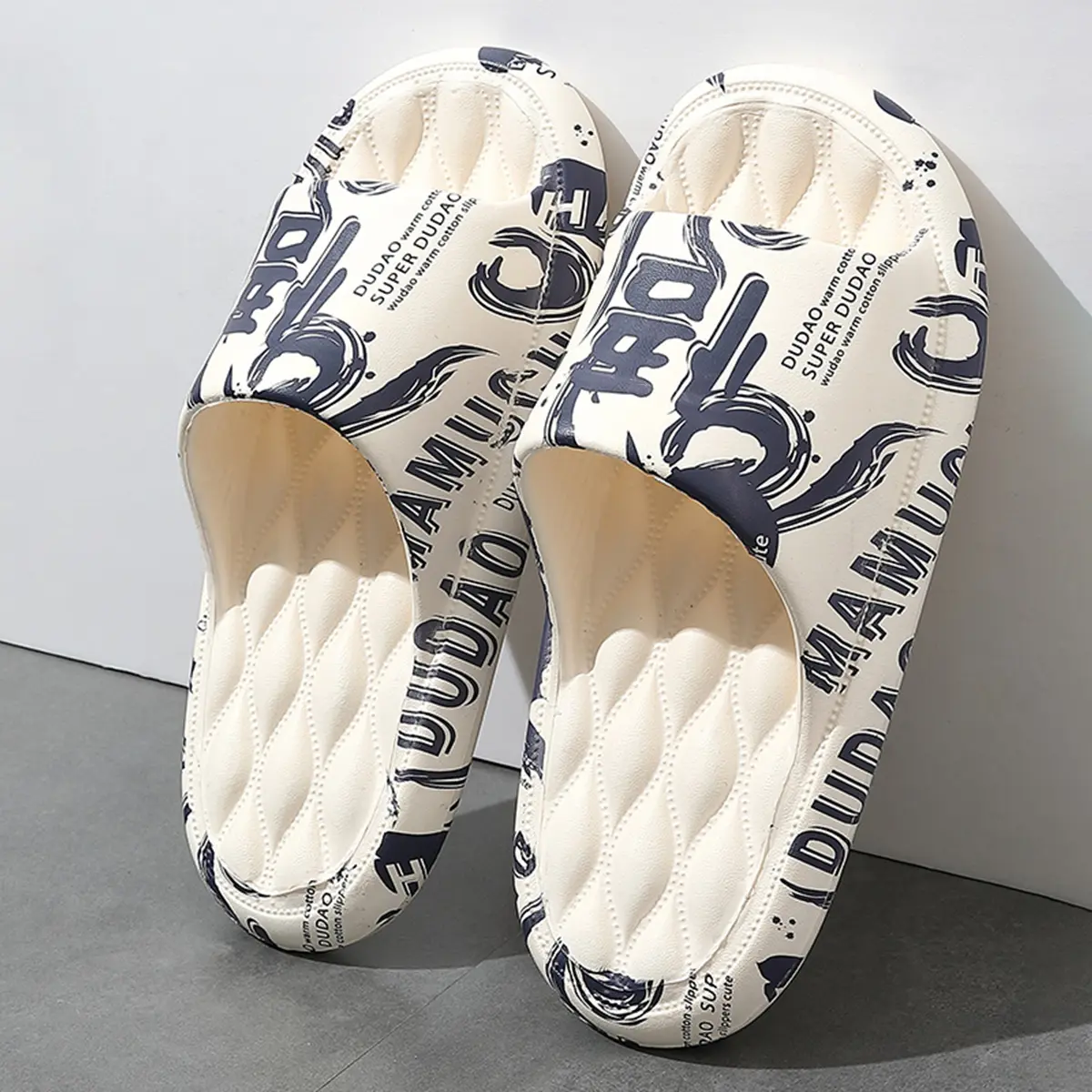 2025 Mens Summer Slippers Beach Sandals Flip Flop Printing Thick Soled Boys Girls Unisex Home Bath Shoe