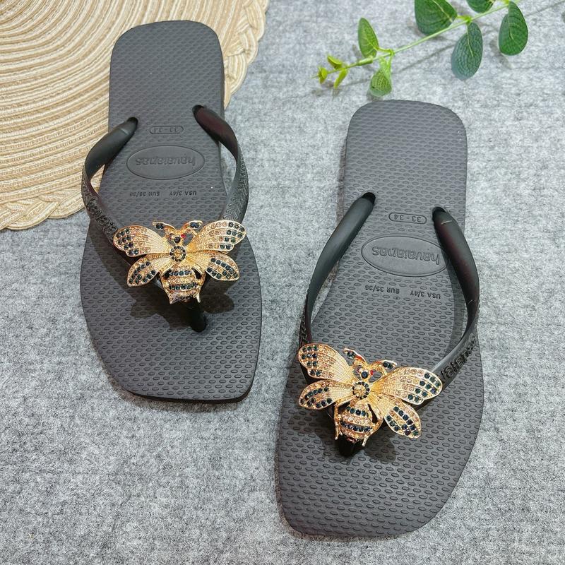 Havaianas - Dép Đế Vuông Màu Đen Kèm Charm Cho Nữ Chất Liệu Cao Su Non Đàn Hồi Tốt Lâm Trân.