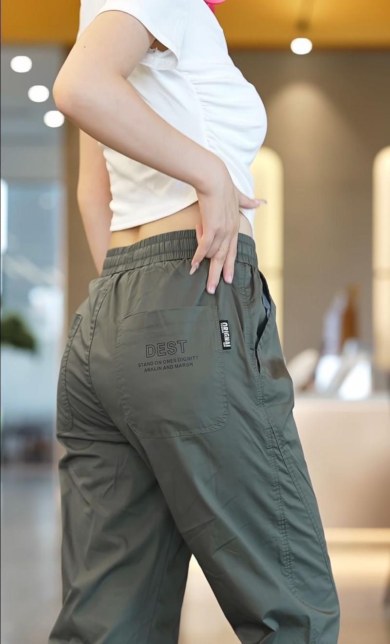 Product Introduction of Quần yếm lụa băng dành cho nam giới, quần thể thao hợp thời trang, khô nhanh, giản dị, Thương Hiệu Thời Trang mắt cá chân, phong cách Hàn Quốc, mùa xuân và mùa hè, bán buôn Menswear Màu Đen Pants 5