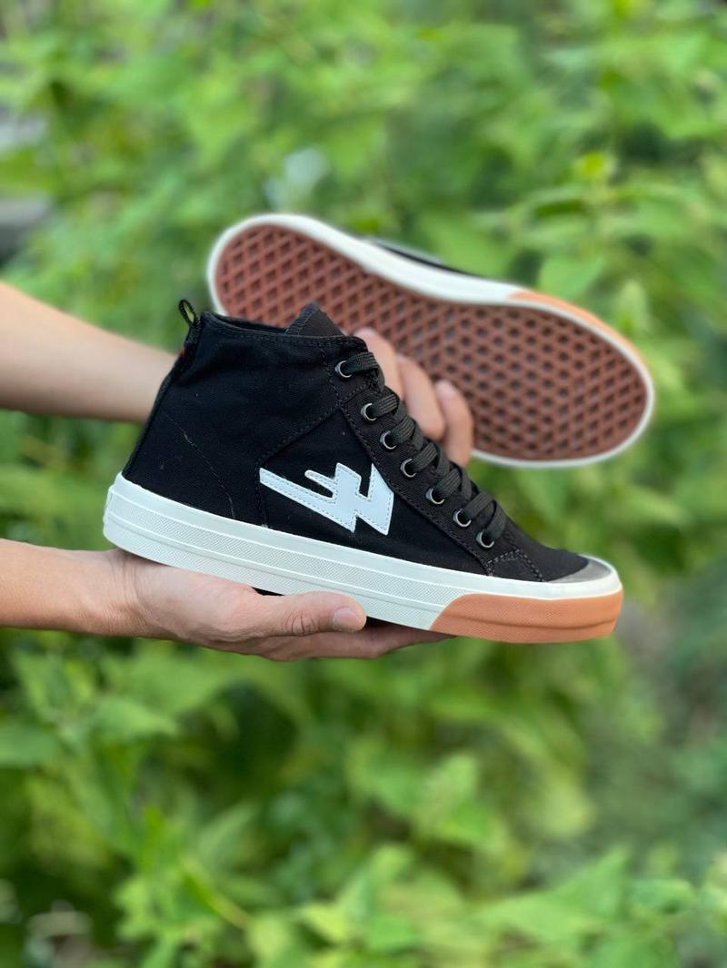 Product Introduction of Sneakers Aekoshoes TwoYears High Black Gum Produk Lokal Made In Indonesia 2