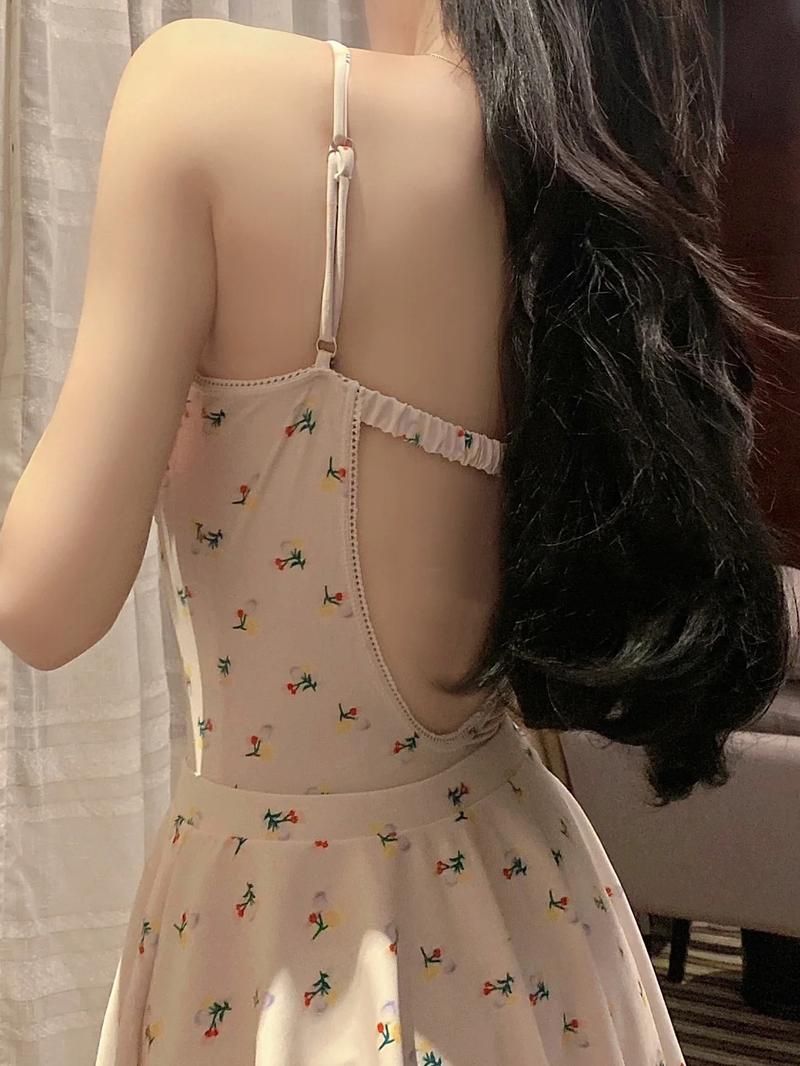 Product Introduction of Áo Ống Kim Cương Ôm Sát Phong Cách Pháp, Áo Tắm Một Mảnh Có Dây Đeo Spaghetti Đồ Bơi Nữ, Nâng Ngực Nhỏ Thích Hợp Cho Phong Cách Pháp, Áo Tắm Cô Gái Nóng Bỏng 10