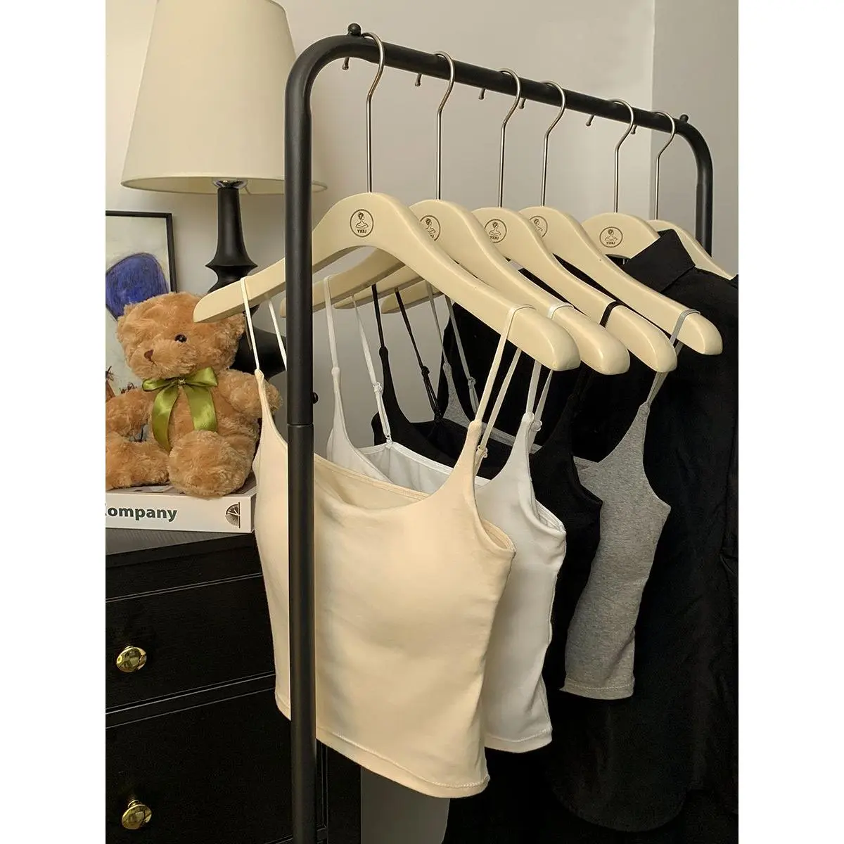 Áo Vest Hai Dây Nhỏ Thiết Kế Lưng Đẹp Cô Gái Nóng Bỏng, Có Đệm Ngực, Thích Hợp Mặc Ngoài Trời, Bó Sát, Thiết Kế Đẹp, Lớp Nền, Áo Không Tay, Xu Hướng Năm 2025