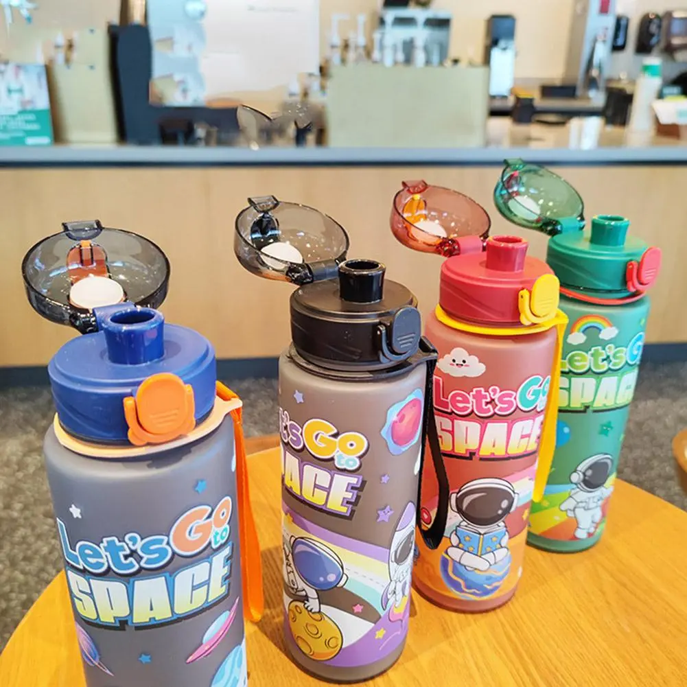 700ml Plastic Spring Cap Kids Water Bottle Space Cup With Bottle Strap Water Tumbler