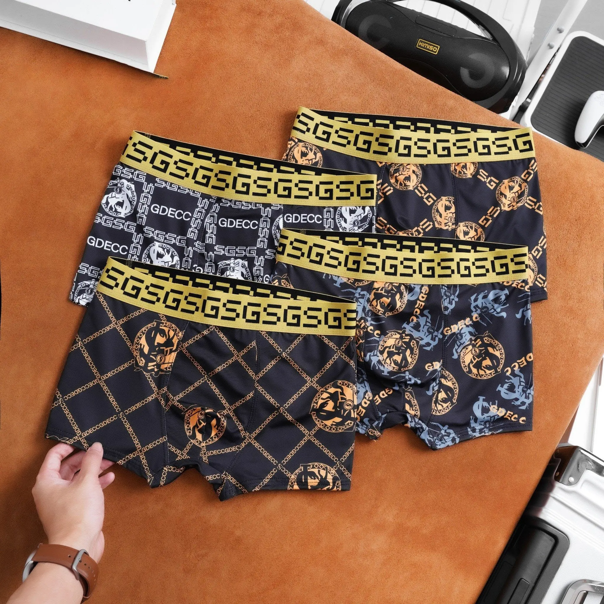Combo 4 Chiếc quần lót nam HOÀNG GIA sang trọng chất thun lạnh co giãn 4 chiều .sịp đùi nam mềm mịn .boxer nam