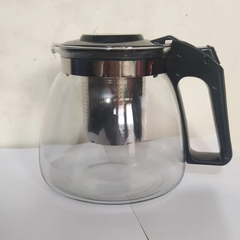 Bình lọc trà dung tích  700ml thủy tinh tặng kèm 4 cốc 5