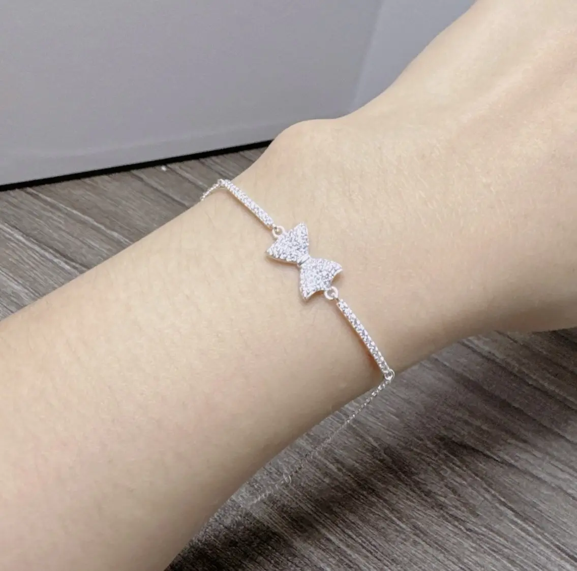 LT010 - Vòng Đeo Tay Nơ New B.A.C XINH , Thiết Kế Bản Nơ To Đính Đá  Cực Đẹp .