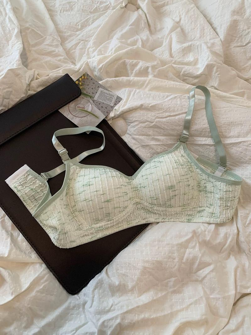 Product Introduction of Sweet girl textured underwear without steel rings and thin small breasts gathered together for junior and senior high school students' comfortable breathable bra 15