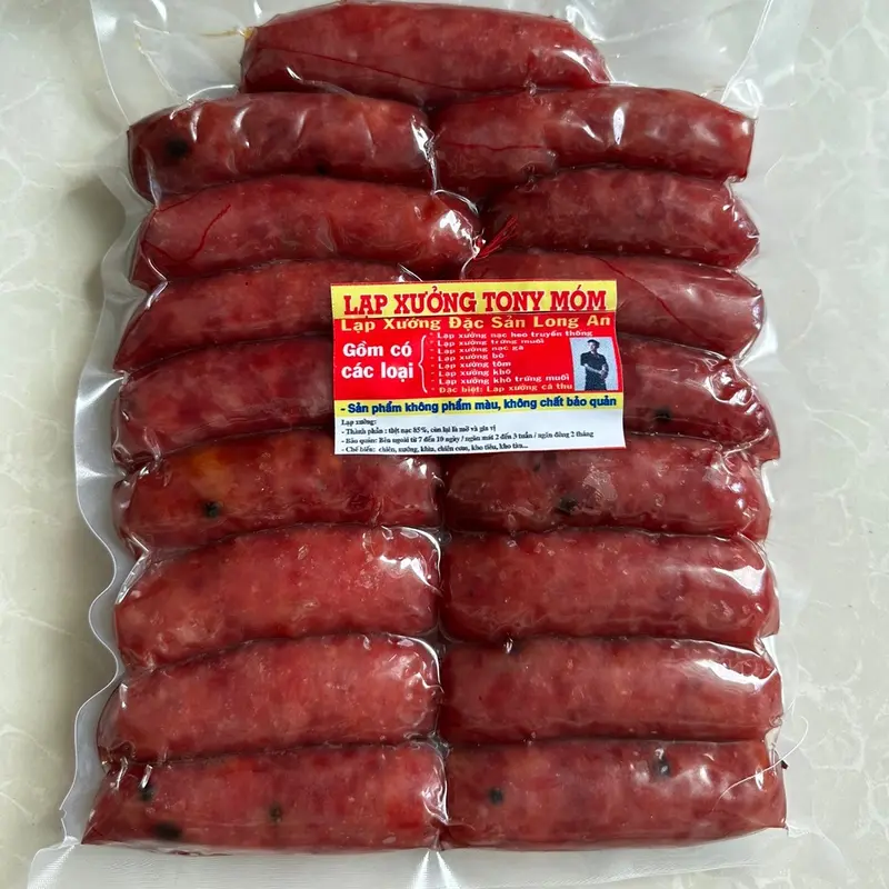 1 KG lạp xưởng nạc HEO truyền thống ( Nhà TONY MÓM) tuơi sấy dẻo . Trong bịch có xíu nước là nước ướp gia vị 6