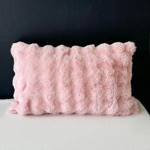 プラッシュピローカバー、柔らかいプラッシュ素材、快適で耐久性のあるデザイン、ホームデコレーションに最適、複数のサイズから選択可能