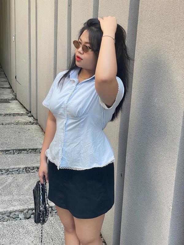 Áo sơ mi ngắn tay nữ viền ren dây rút sau eo bigsize 90kg - Mia Studio
