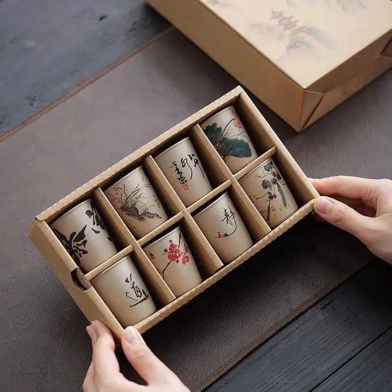 [ Tặng Kèm Túi Sách Làm Quà] Bộ 8 Chén Trà Gốm Sứ Cao Cấp Họa Tiết Cổ Điển - Bộ Ly Uống Trà Thủ Công Kèm Hộp Quà Tặng Sang Trọng ấm