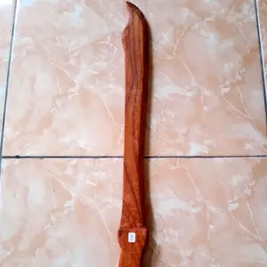 Mandau kayu Miniatur Mainan Alat Untuk Peraga Latihan Olahraga Silat Beladiri Aman dan Tumpul