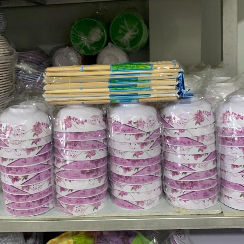 50 cái Chen bê ka bông màu tím có tặng 50 đôi đũa tre ạ