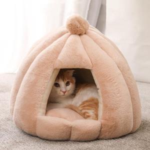 2-in-1猫ベッド&マットセット、ケーブルポート付きの冬の暖かいぬいぐるみの猫の家、猫と小型犬のための超柔らかい洗濯可能なペットベッド、すべての季節のための居心地の良い睡眠の巣