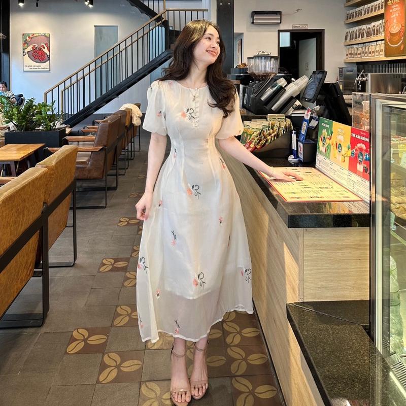 Váy thêu hoa tay bồng cổ tròn nút ngọc 2 lớp