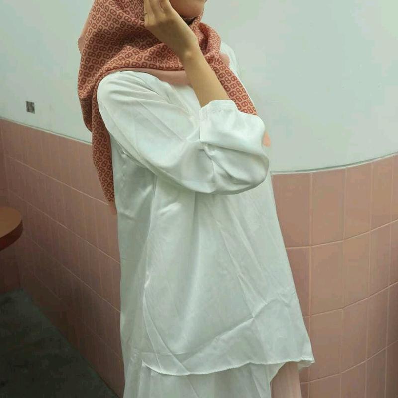 BriteMind - Tunik Putih Urai / Sayap Belah Polos 4