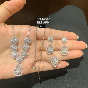 set replika berlian, kalung, cincin, anting, awet, bisa dipake kondangan, cantik Perempuan
