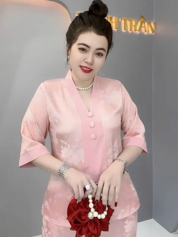 Bộ BÀI LAI GẤM NÚT BỌC tay lỡ quần dài, bộ gồm 2 món áo và quần. 1