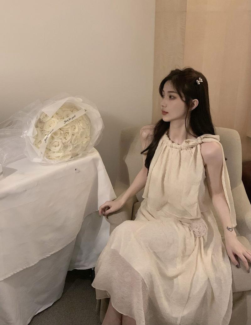 Product Introduction of Áo Hai Dây Thiết Kế Ngọt Ngào Nhẹ Nhàng Kiểu Pháp, Dành Cho Nữ, Bộ Đồ Hai Mảnh Váy Cao Cấp Hàng Mới Về Mùa Hè 2024 Top 2