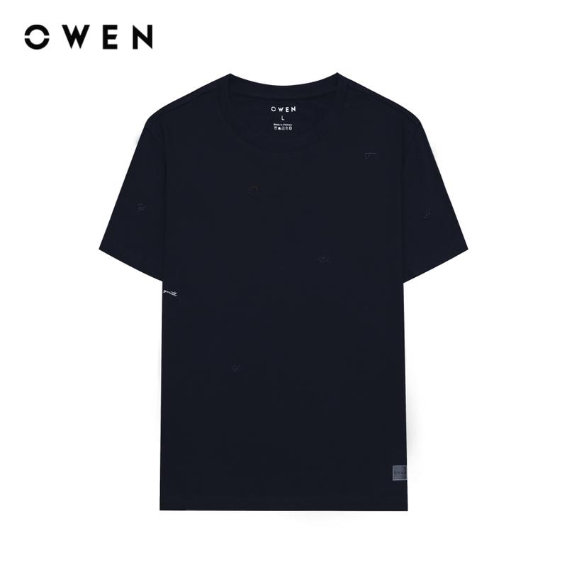 OWEN - Áo T- Nam Ngắn tay Cổ tròn Body Fit TSN233249 màu Xanh Đen chất liệu COTTON MODAL   Hoạ tiết In thêu Menswear 