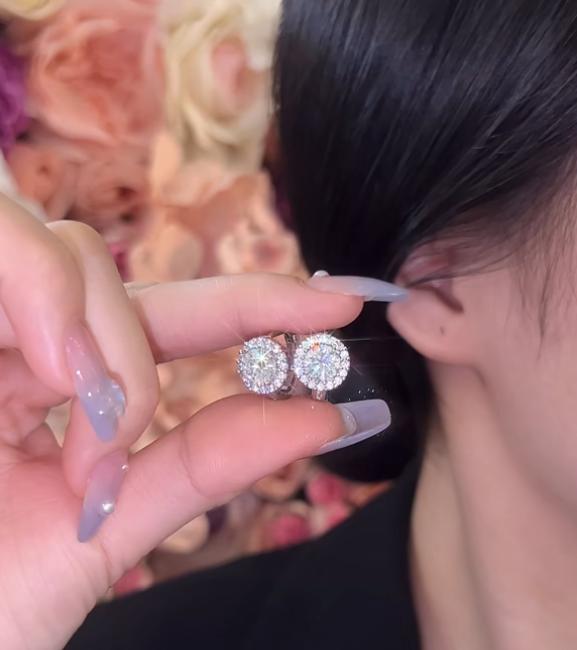 Bông tai Hướng Dương nụ đá chủ MOISSANITE bạch kim SÁNG RỰC RỠ