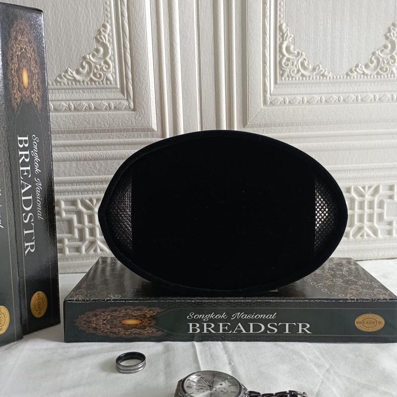 Product Introduction of Peci Pria model terbaru 2023 Premium Beludru Halus Tebal Nyaman Tinggi 9 Merk BREADSTR List Emas Gold - Songkok Kopiah Hitam Polos Akad Nikah Unik keren Anak dan Dewasa laki-laki perlengkapan sholat bisa bayar di tempat COD Motif Muslim 6