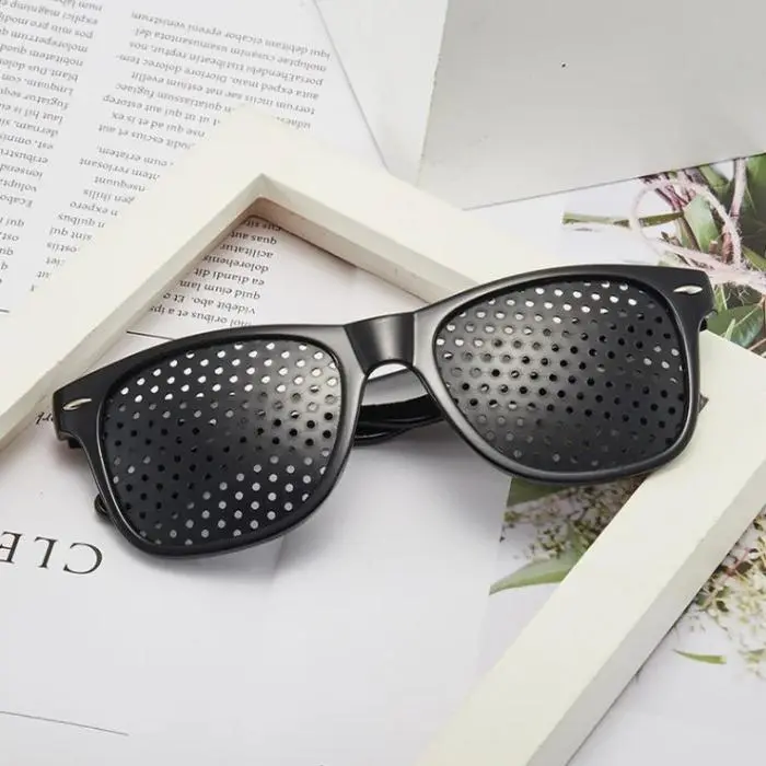 Kacamata Lubang Terapi Mata Fokus Minus Silinder Anti Myopia Pinhole Glasses Alat Bantu Latihan Anti myopia Astigmatism presbyopia Glasses With Holes Vision Correction Fatigue Pin Hole Glasses Men Women Eyesight Improvement Natural anti Lelah Mata