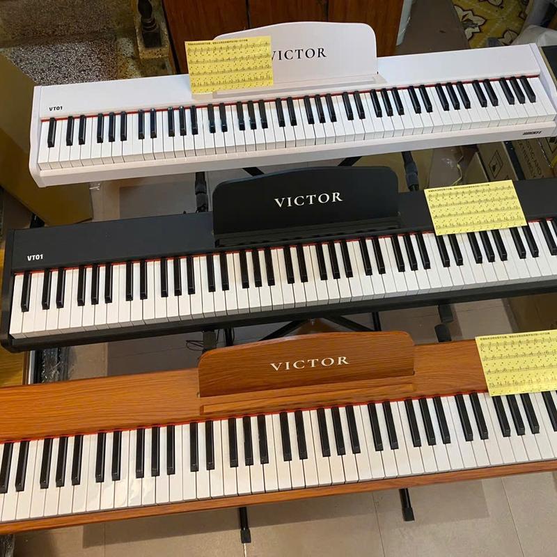 Piano Điện đủ 88 phím Victor  mã VT01 có pedan dậm vang phím cảm ứng lực - Chất liệu gỗ cao cấp