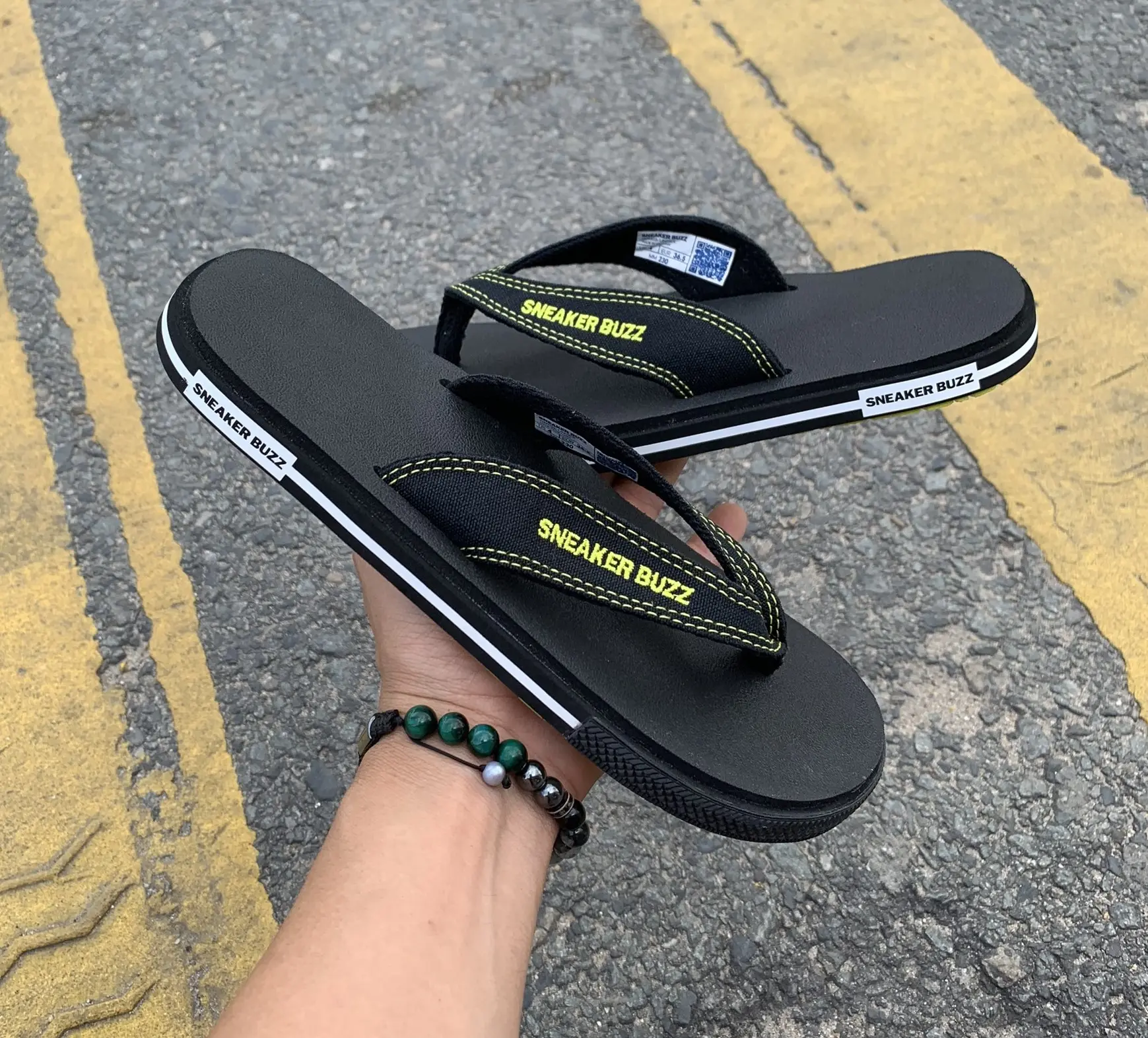Dép Sneaker Buzz Hot Trend Full Đen Logo Chữ Cơ Bản