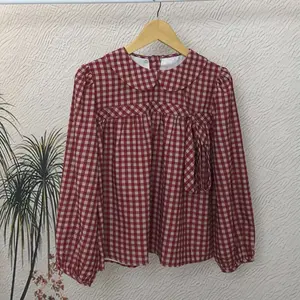 CHICMORE Atasan Kemeja Wanita Modern Kerah Boneka dengan Motif Kotak Dan Pita Di Depan