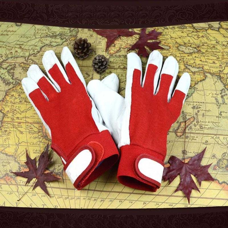 Red And White Uniform Color Labor Protection And Protection Gloves And 