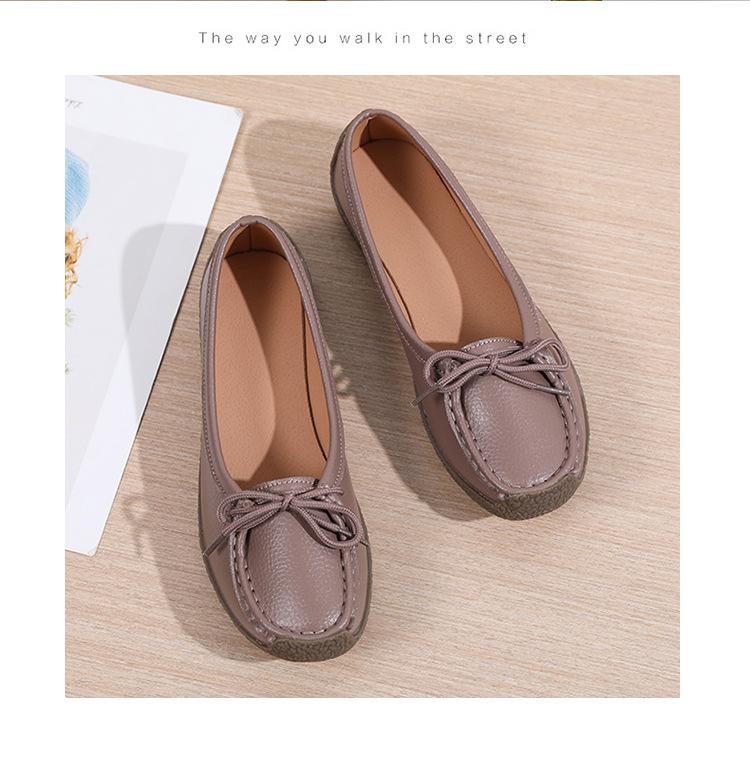 Product Introduction of New Genuine Leather Doug Shoes Women's Soft Bottom Pumps Slip-on Mom Shoes Casual Flat Loafers Women's plus Size 26