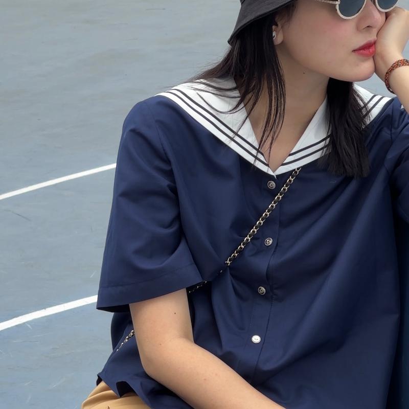 Áo THUỶ THỦ XANH THAN - MAISON LEENAA, chất vải dày dặn mịn, nhẹ mát cho mùa hạ, cổ áo thuỷ thủ hot trend 2024, bản thêu chữ phía sau