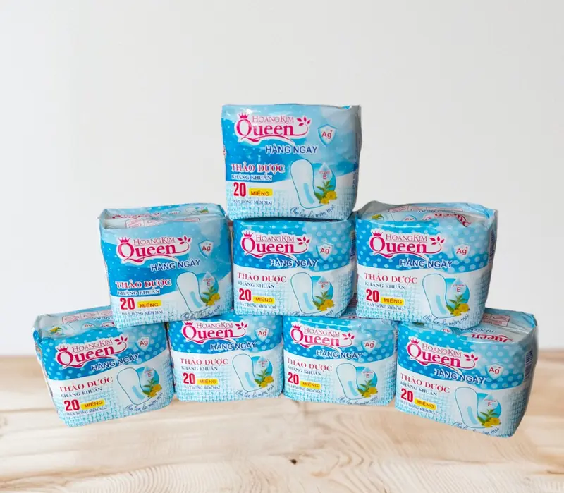 [ Băng Hằng Ngày ] ComBo 8 Gói Băng Hằng Ngày Queen Hoàng Kim Dùng Cho Cuối Chu Kỳ Cực Tiện Lợi Gói 20 Miếng Bề Mặt Bông Mềm Nữ Tampon 5